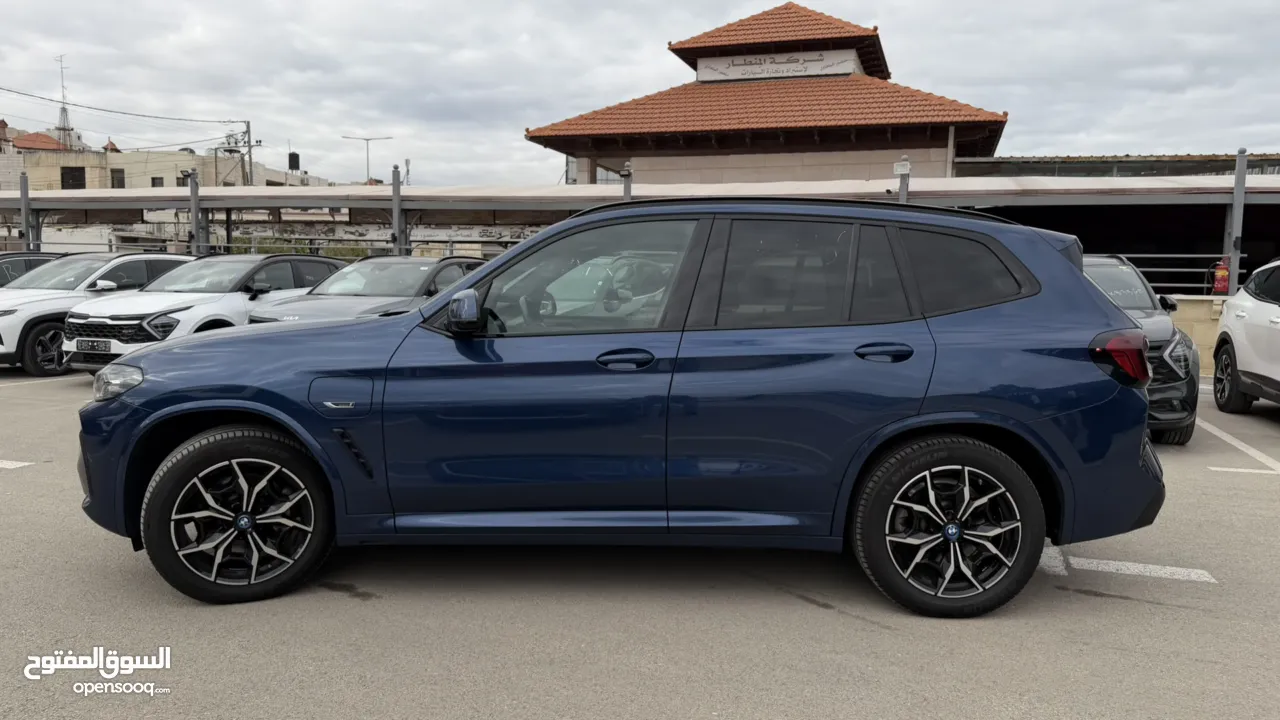 BMW x3 30e ترخيص   محرك 2000 هايبرد plug in/يقطع على الشحنه 43 كيلو متر  293 حصان