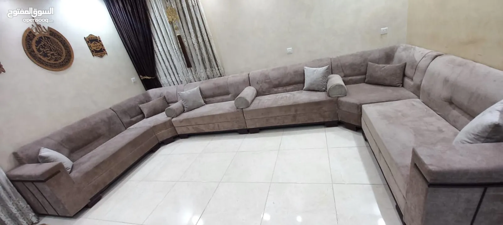 طقم كنب أستعمال اسبوعين للبيع بسعر مغري جداً  كامل التفاصيل موجودة داخل الاعلان