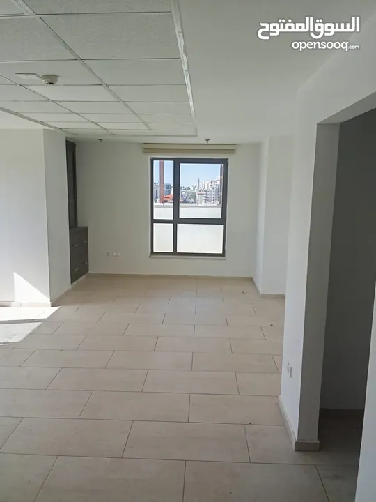 مكتب للايجار - رووف مع تراس