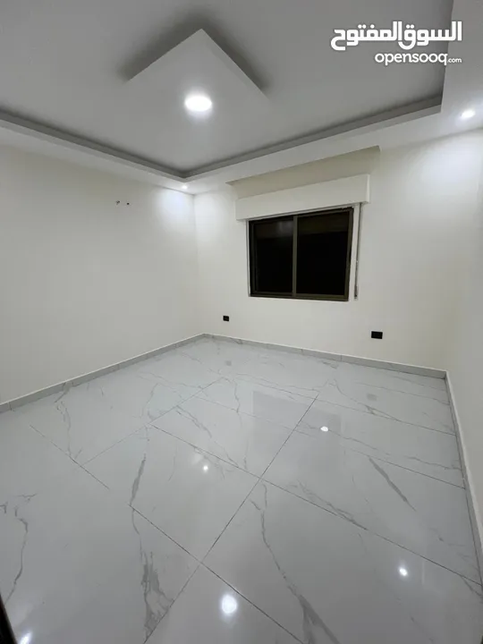 شقة مميزة جدًا للبيع / شارع الجامعة الجبيهة اشارة المنهل طابق الثالث