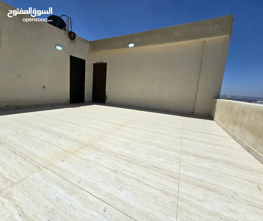 شقة يوبر ديلوكس طابق اخير مع روف مساحة 209 م ابو علندا إسكان الكهرباء