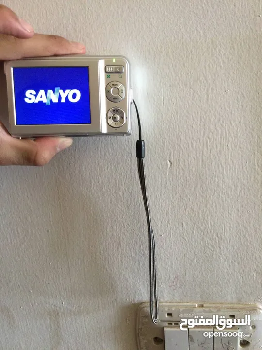 كاميرا من نوع SANYO  تدعم تصوير الفيديو/صورة / تدعم الزوم جودة الكاميرا 1080 بالإضافة إلى مومري