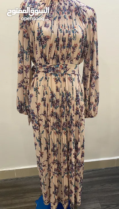 فستان جديد للبيع