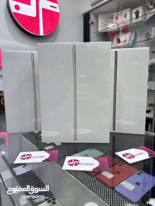 Apple ipad (9th Generation) 9 ايباد   64GB  متوفر باللون السكني و السلفر  جديد مسكر بالكرتونة كفالة
