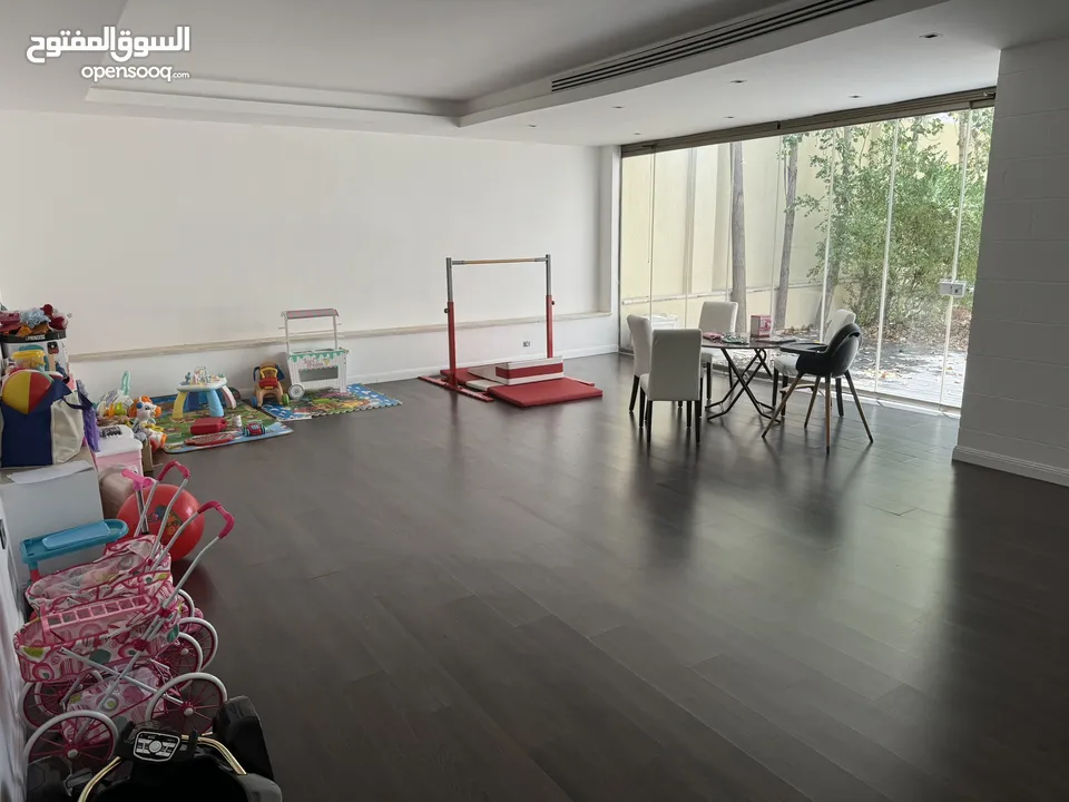 شقة ارضية طابقية بمساحة 399 متر2