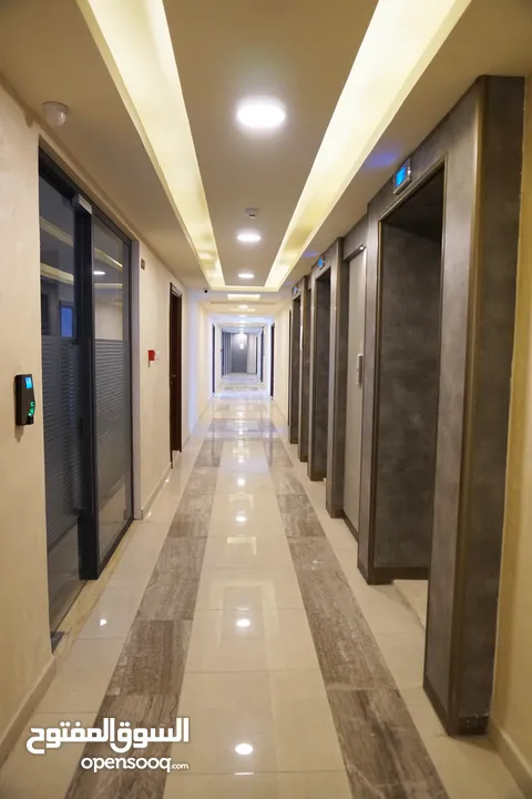 عيادات ومراكز طبيه للبيع مقابل المركز العربي الطبي وبجانب فندق الشيراتون (شركة رائد خلف للإسكان)