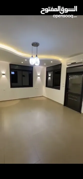 شقة ذات اطلالة خلابه للبيع