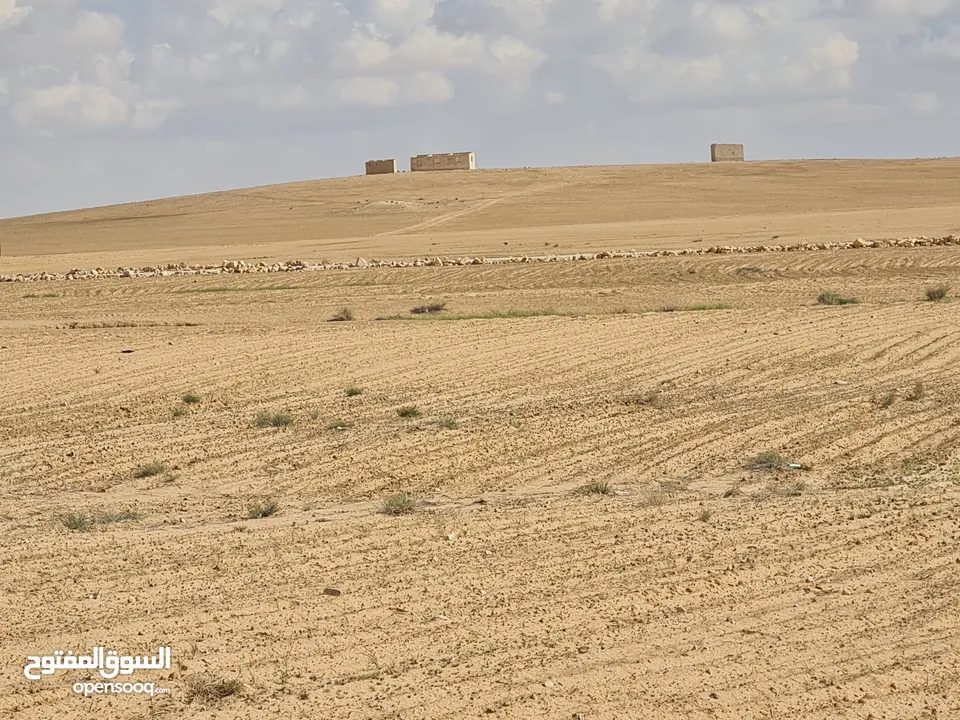 ارض للبيع في قويره مطار الملكه علياء 3400 م