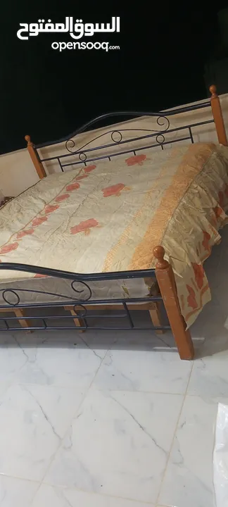 تخت مجوز لشخصين للبيع بحاله جيدة جداً
