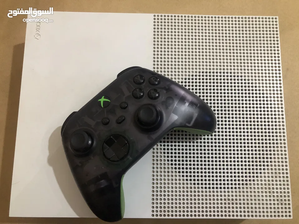 Xbox one s مع كنترولر xbox series x