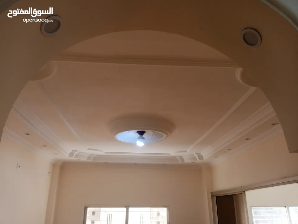 شقق  للبيع الزرقاء الجديده شارع 16بمساحات متعدده