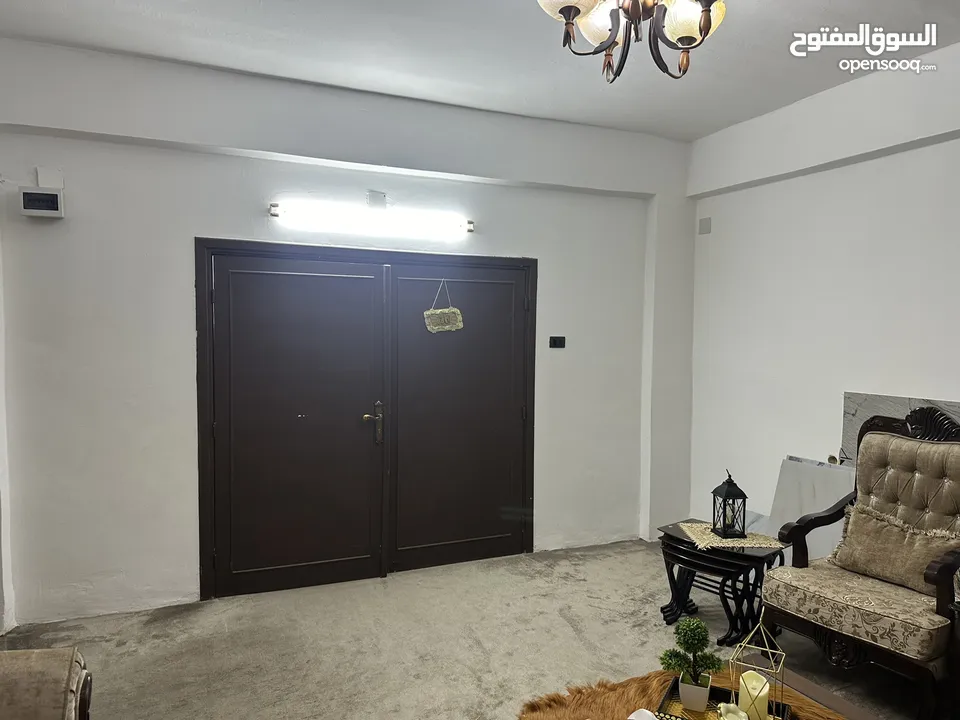 شقة للبيع بموقع مميز بالقرب من اربد مول( قرب مسجد الجنيد)