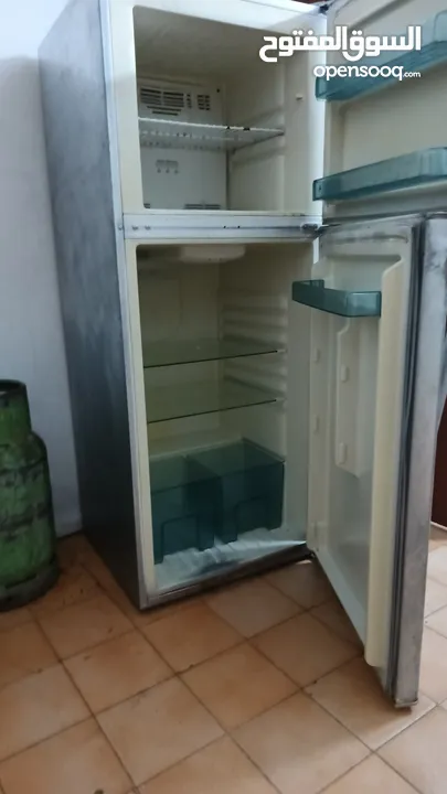 ثلاجة وسط للبيع