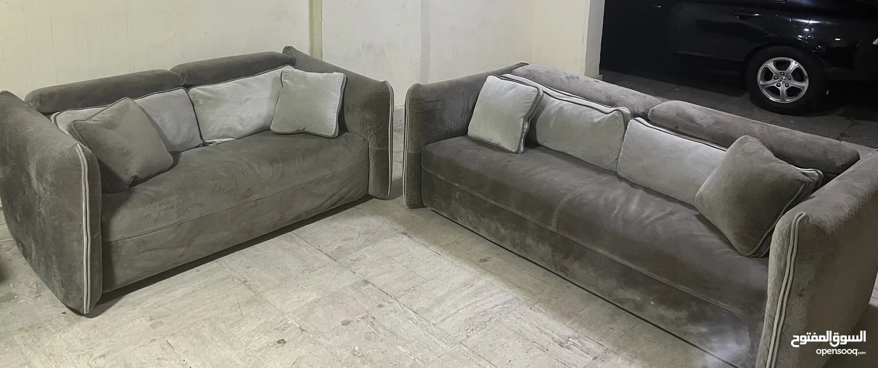 ‎3 + 2   لون جردوني نظاف  عدد Sofa  2  صنع امريكي من ابيات