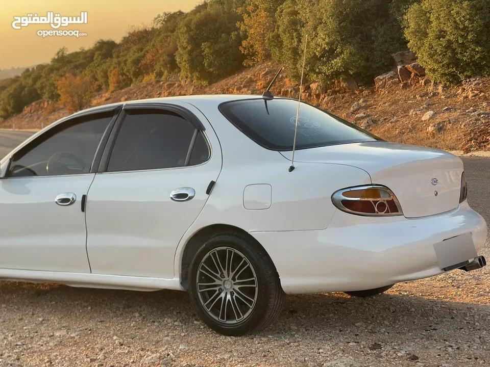 Hyundai Avante 1996  بحالة الوكالة وعلى وضع بلادها ولاتحتاج الى شيء  للبيع المستعجل وبسعر حرق