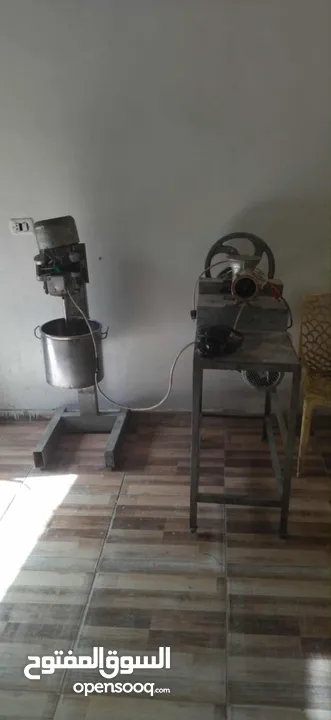معدات مطعم شاورما ودجاج وسناكات وحمص وفلافل للبيع