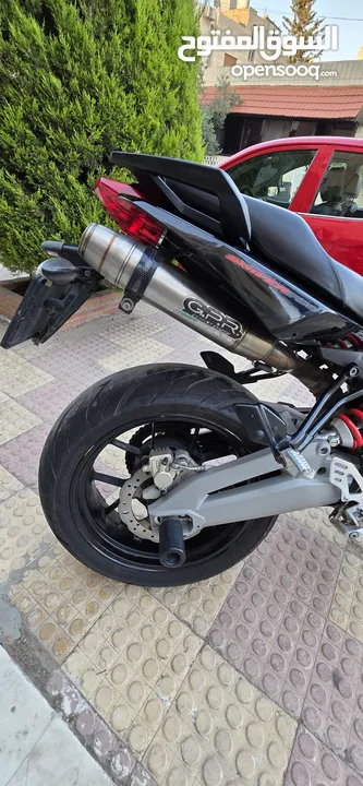 دراجة ابريليا 750 cc بحالة ممتازة 2016 ماشية 24000 فقط مالك ثاني صيانة دورية في الشركة 3200 دينار