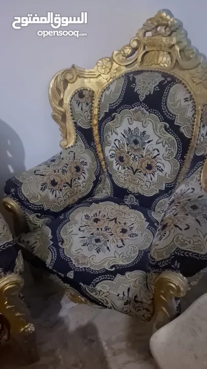 كنب حفر كلاسيكي مع طاولات رخام
