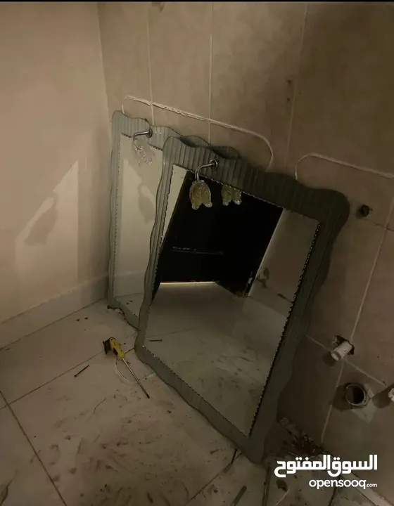 مغاسل ومرايات للبيع نظيفه