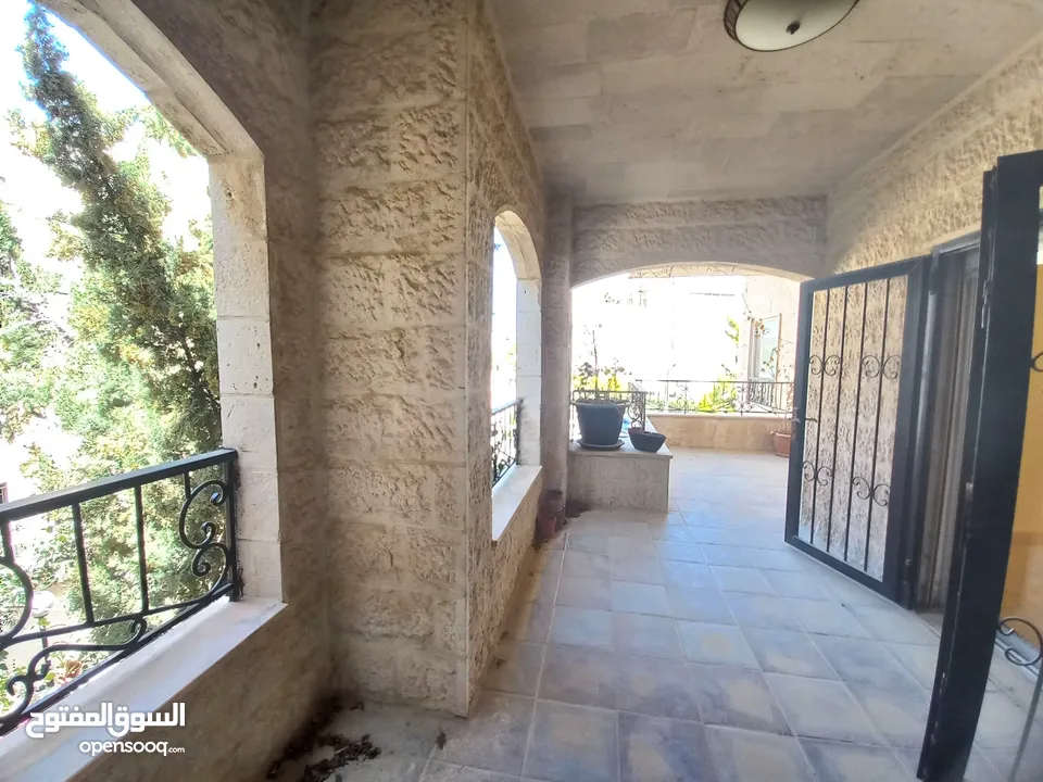 شقة غير مفروشة للإيجار 400م2 ( Property 19553 )-175107001