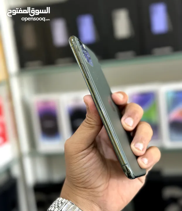 عرض خاص : iPhone 11 pro max 256gb هاتف نظيف جدا بحالة الوكالة بدون اي شموخ أو مشاكل مع ضمان و ملحقات