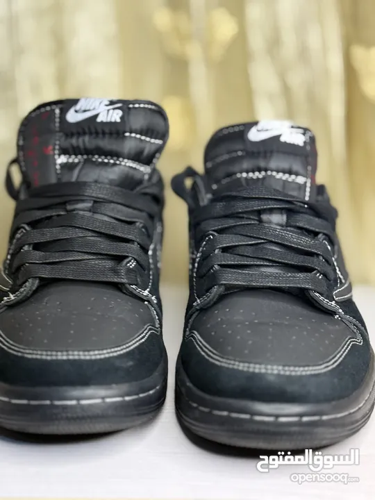 حذاء فخم جداا بنسخة نادرة مستعجلل قابل للتفاوض  Air Jordan 1 Travis Scott Retro Low "Black Phantom"
