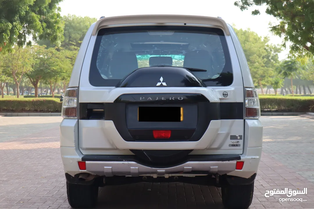 Mitsubishi Pajero Full option ميتسوبيشي باجيرو فول اوبشن تأمين شامل