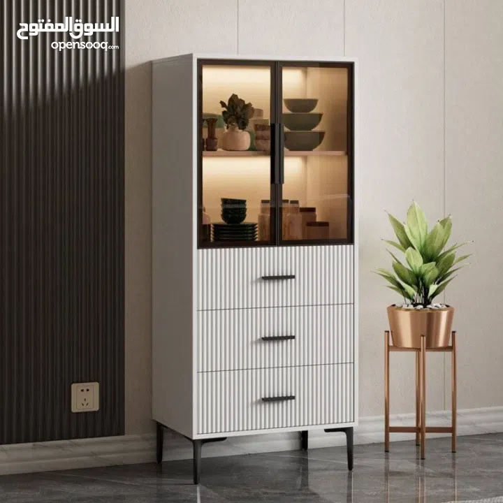 خزانة العرض الفاخرة – ترتيب + فخامة + أناقة بقطعة وحدة