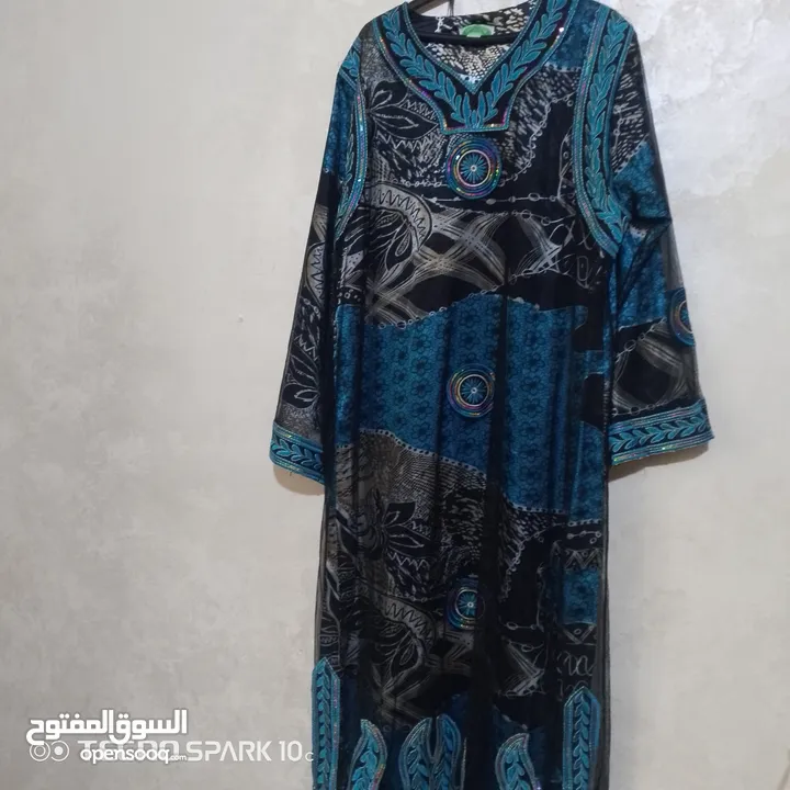 فساتين وثواب اي واحد خمسه دنانير