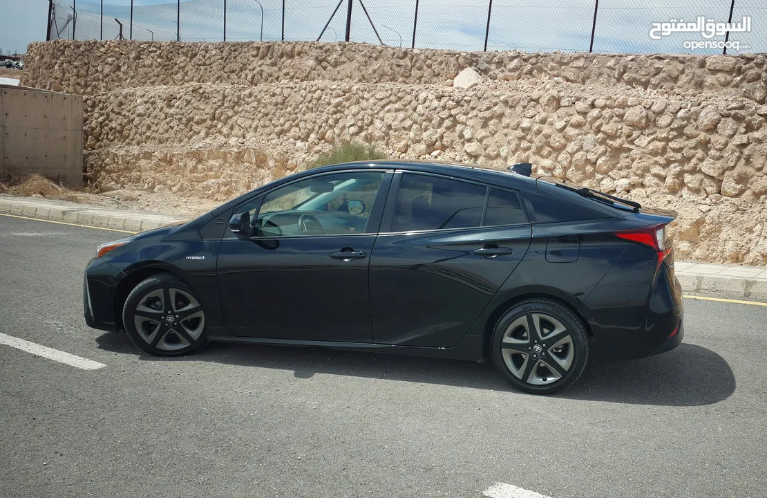 تويوتا بريوس 2022 XLE فحص كامل فل ما عدا الفتحة صنف بيرسونا TOYOTA PRIUS 2022 XLE FULLY LODED