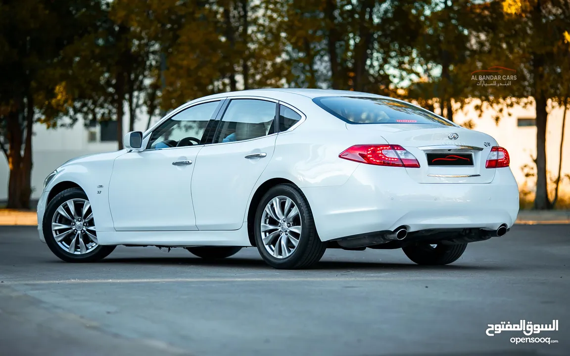 INFINITY Q70 WHITE  EXCELLENT CONDITION  2014