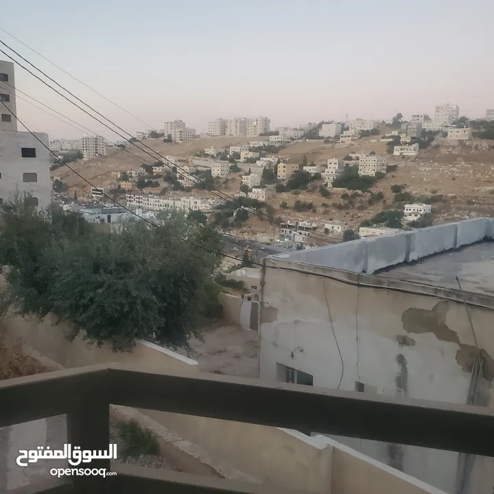 3 شقق باقي من المشروع السلط منطقة اسكان المهندسين شقق سوبر ديلوكس شبه ارضي موقع ممتاز أبراج البلقأ
