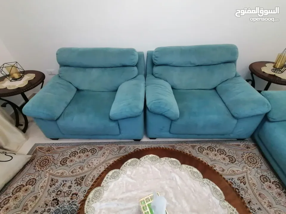 طقم كنب بحاله ممتاز 7  مقاعد للبيع الرجاء قراءة الإعلان