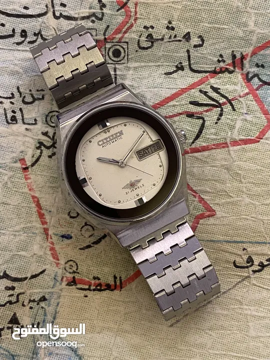 مجموعة ساعات للبيع