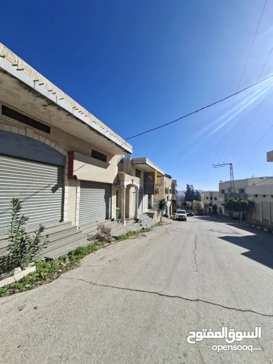 محلات تجارية للايجار في يعبد في موقع استراتيجي