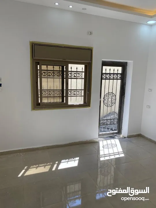 أسكانات الأساس - شقة ارضي فاخرة بتشطيبات مميزة للبيع - 155م - الزرقاء - ضاحية المدينة