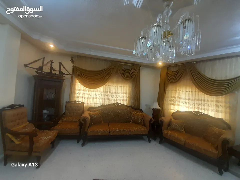 طقم كنب /9 مقاعد /منجد داخلي خشب بدل القشاط تقيل غير تجاري