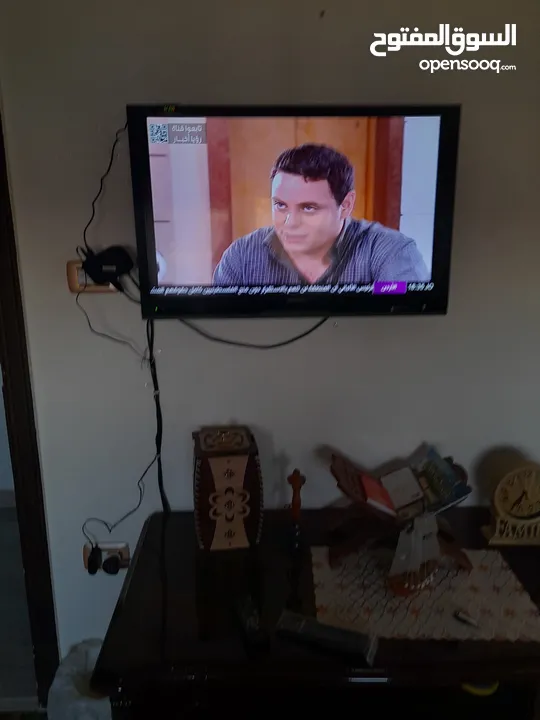 تلفزيون شاشه شارب  حجم 32 بوصه استعمال بسيط  بحال الجديد الجديد معه    ريموت وقاعده