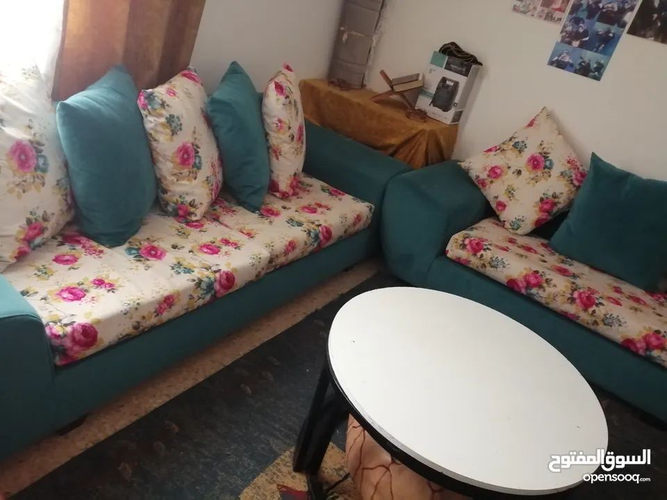 طقم كنب جلوس ( غرفة معيشه) مريح جدا وواسع ومميز