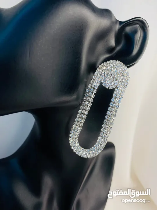 اكسسوارات للاذن بمضهر جميل ومفتن يزيد جمالك إلى ضعفه وايضا كفالة على الون