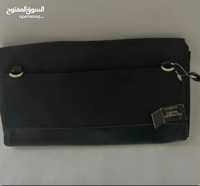 حقيبة يد - حقيبة كتف مع حزام سوداء من فيكتوريا سيكريت  Clutch Bag-Crossbody Bag Victoria's Secret
