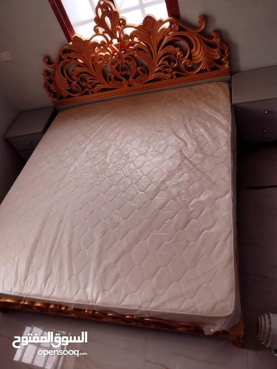 غرفة نوم متكاملة للبيع سرير + كبت + تسريحه + ثلاجه + تلفزيون