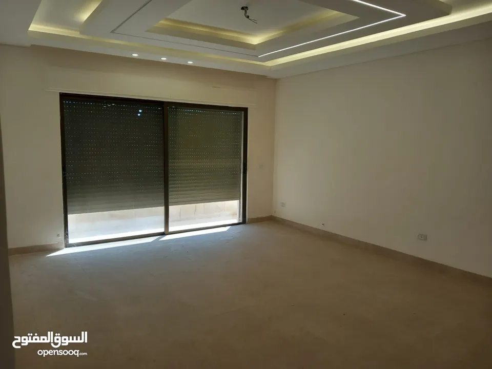 شقة فاخرة 200 م قرب جامعة عمان الاهلية