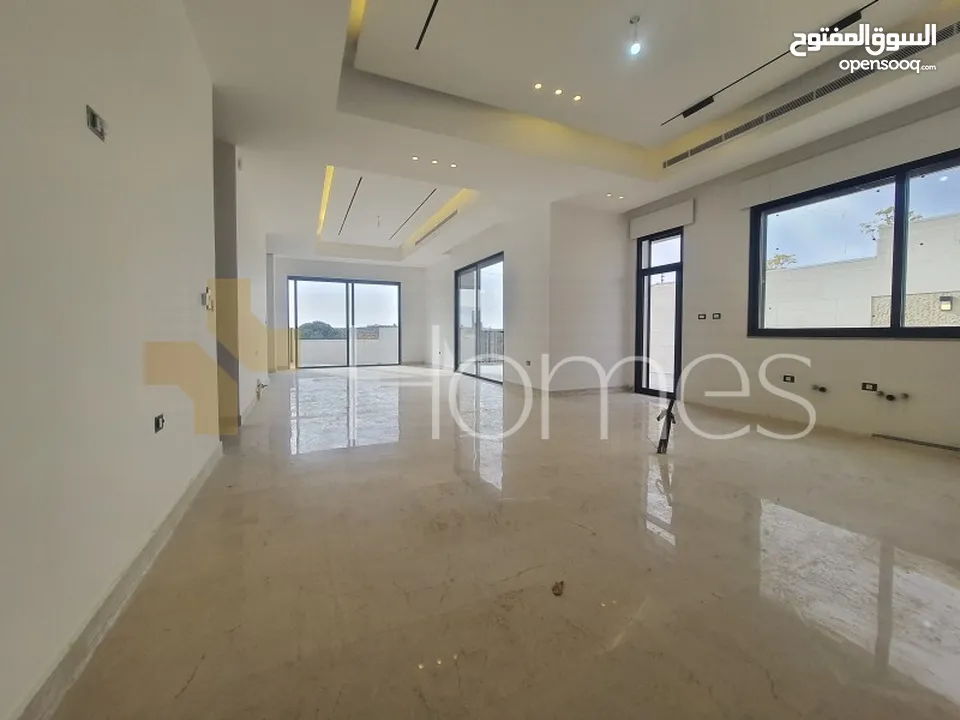 فيلا للبيع في طريق المطار بمساحة بناء 552م