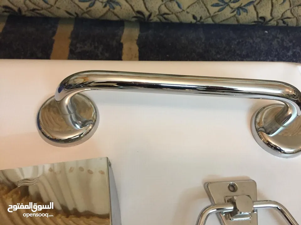 4 بطاريات دوش وحمام GROHE  و  KLUDI  المانيه  واكسوارات .