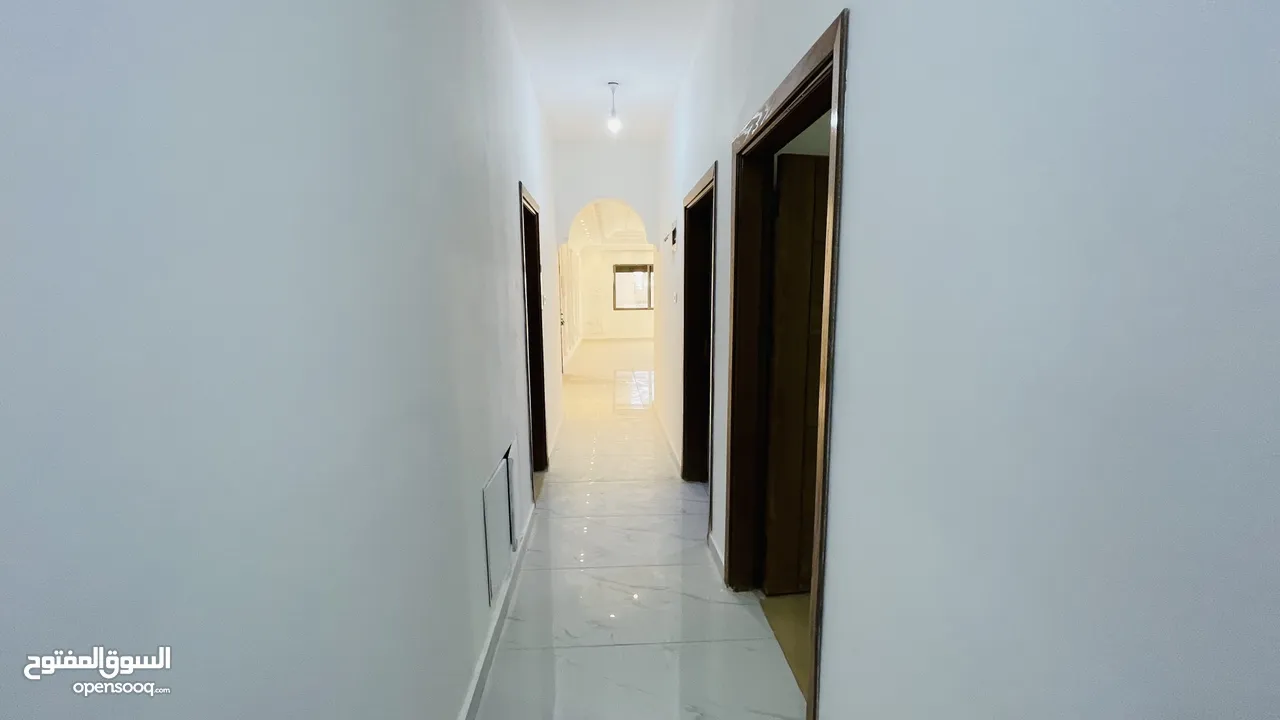 للبيع شقة جديدة لم تُسكن من قبل في منطقة الزهور، بموقع حيوي وقريب من جميع الخدمات