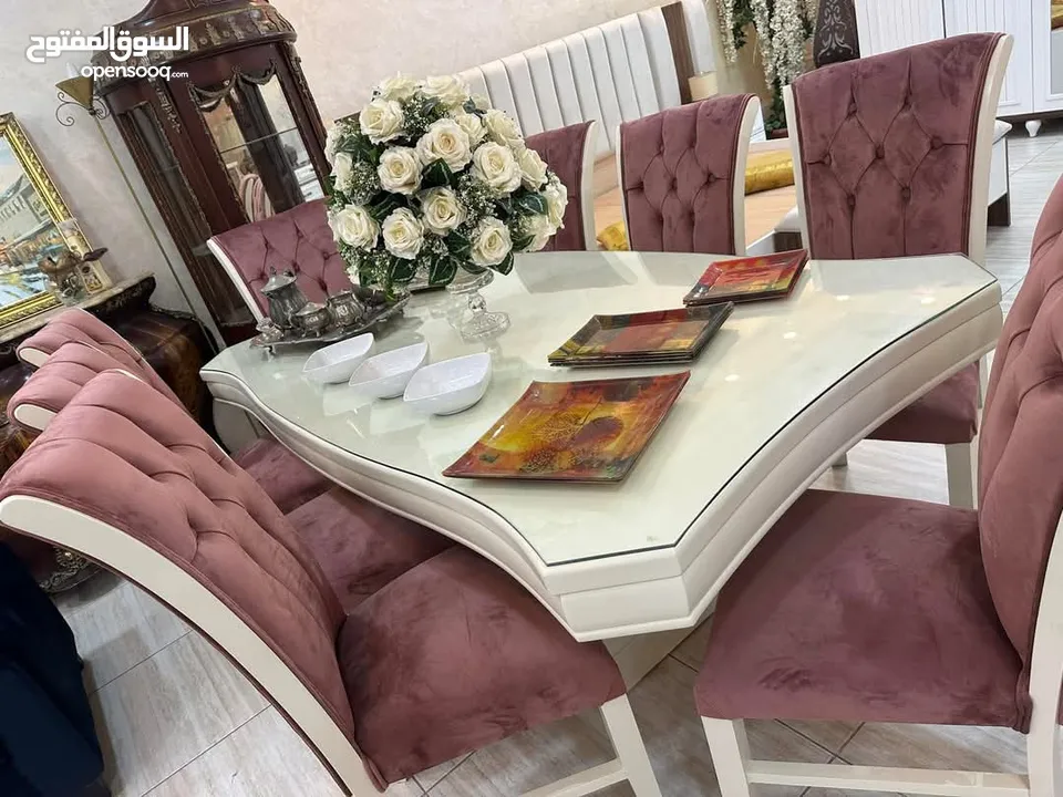 طاولة سفرة مكونه من 8 كراسي