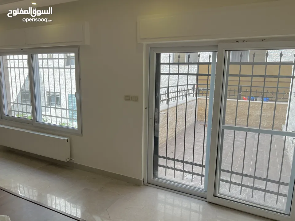 حي النخيل شارع المطار شقة شبه ارضي للبيع 3 غرف نوم مع تراس