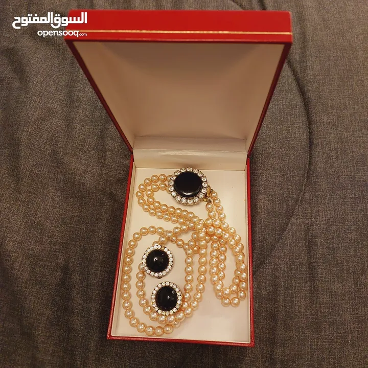 عقد لؤلؤ طبيعي طبقتين مع حلق ستاتي صنف بريميوم