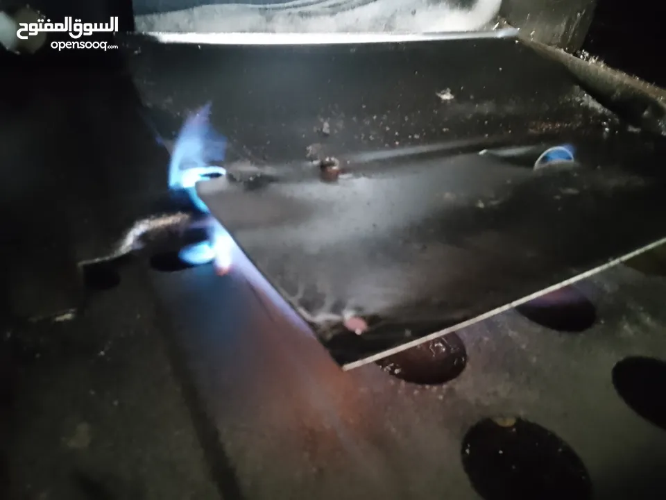 غاز 5عيون نحاس نظام 7مفاتيح بشتغل شواية وفرن مع بعض حجم80×60 فل ستانليس ستيل   موجود بالبقعة وعالفحص